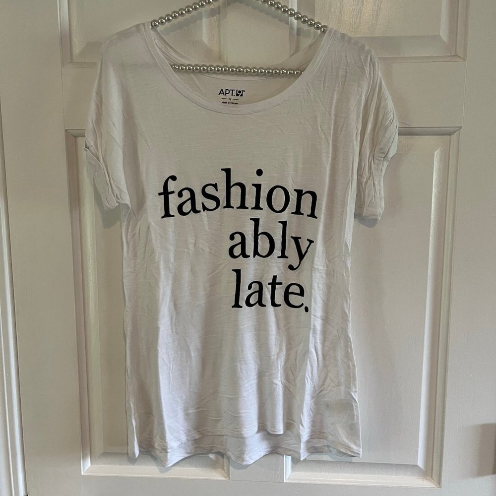 Apt. 9 Ladies White Round Neck Short Sleeve Fashion Graphic Tee Size S
